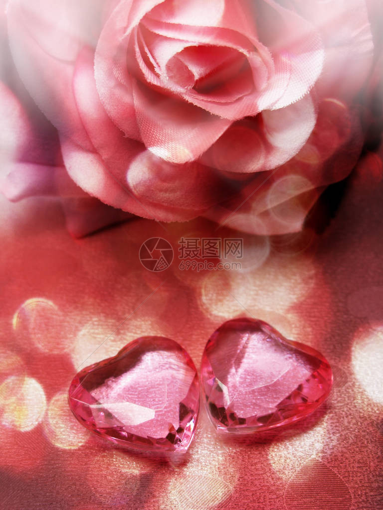 两颗红宝石和玫瑰花爱情人图片