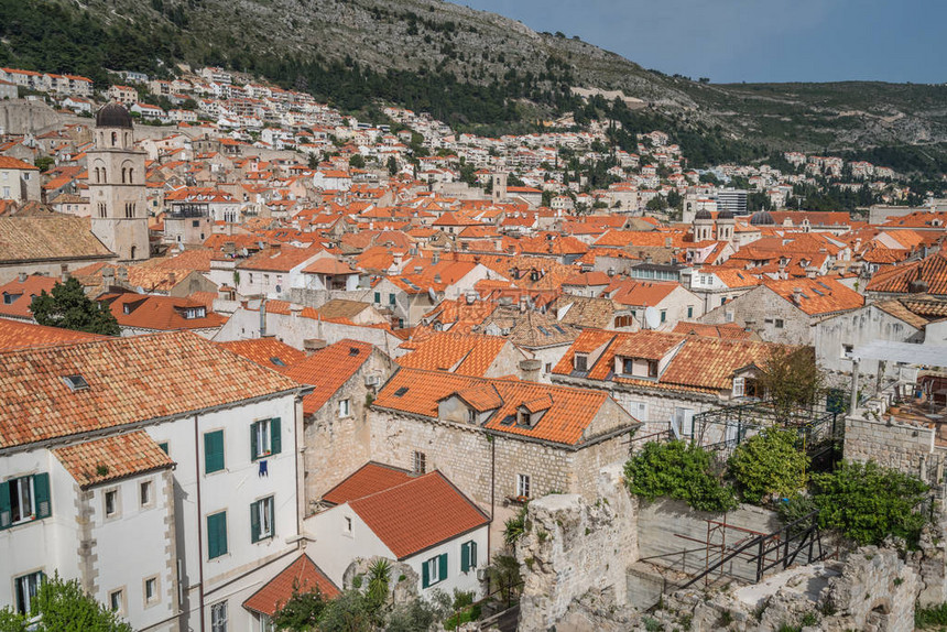 在Dubrovnik的老房子屋顶图片