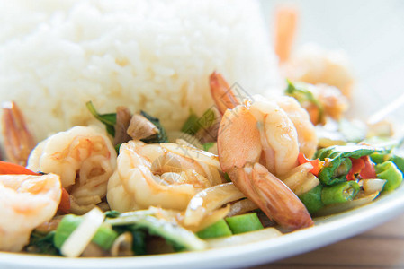 鱼肉和印度大米泰国菜的风格已准备好图片