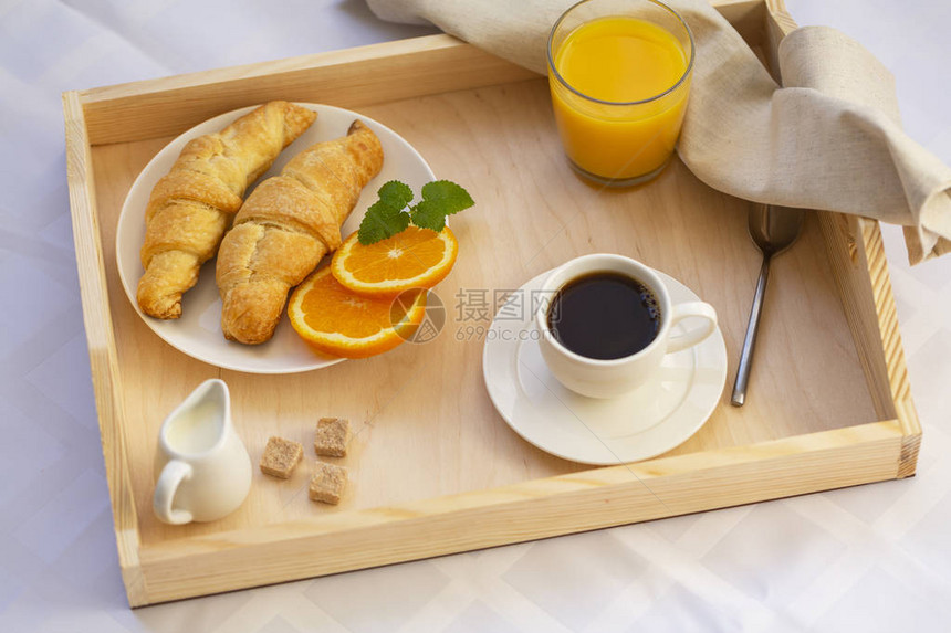 床上早餐咖啡羊图片