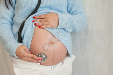 孕妇胃部药物听诊器怀孕图片