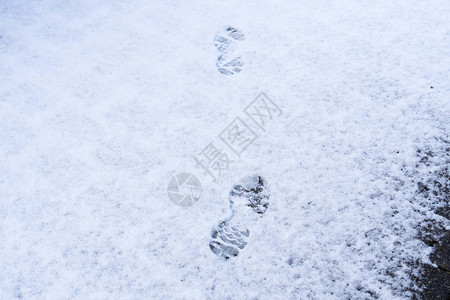 雪中脚印图片