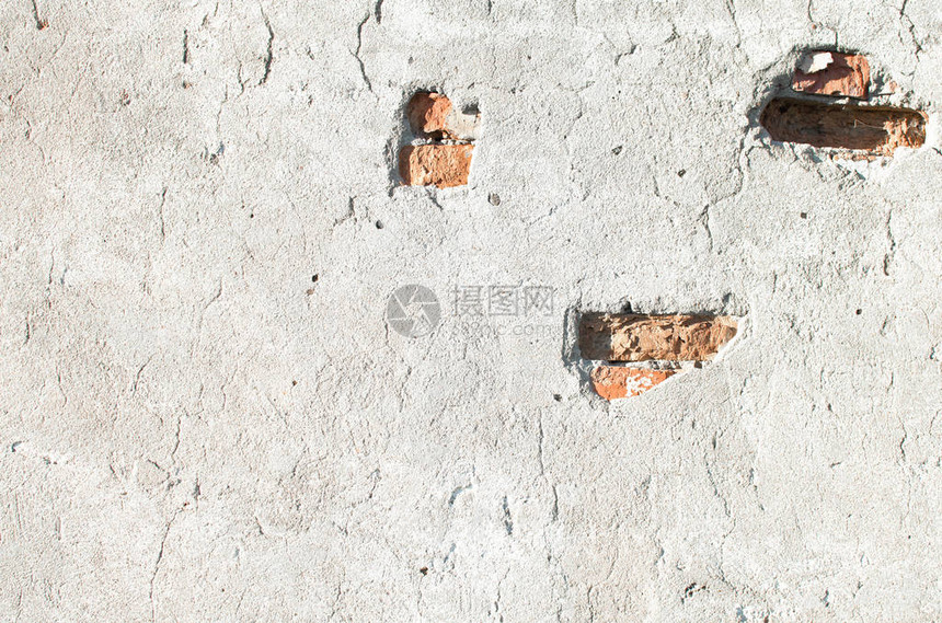 旧的混凝土墙有砖板露图片