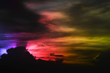 永恒火焰多彩的云朵夜空图片