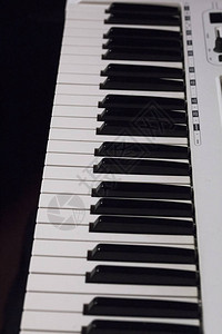 现场音乐会使用的老旧钢琴和声图片