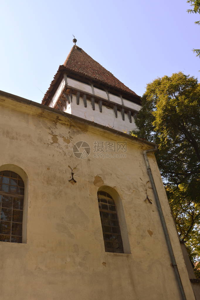 在村庄SomartinMartinsbergMrtelsbergTransylvania罗马尼亚的被加强的中世纪撒克逊福音派该定图片