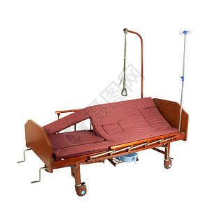 车轮上的医用棕色金属半自动床位白被孤立高清图片