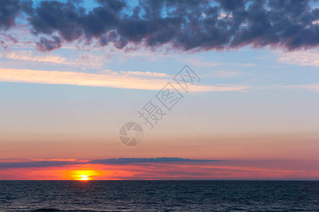 波罗的海日落美丽的日出图片