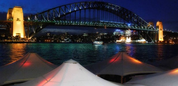 悉尼港在晚上新南威尔士图片
