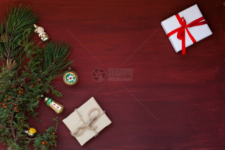 圣诞节背景和白圣诞树礼物图片