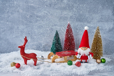 圣诞贺卡圣诞老人背景与圣诞装饰和雪复制空图片