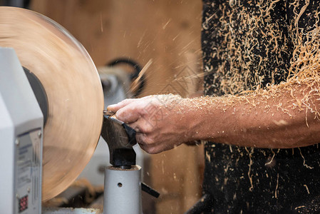 做手工制作的碗时用木制转图片