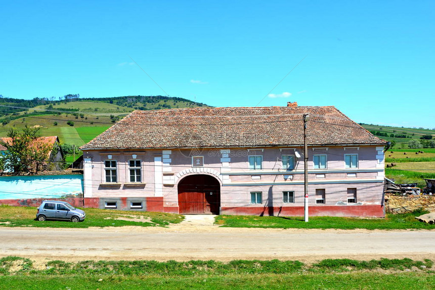 罗马尼亚特兰西瓦尼亚达契亚斯坦的典型乡村景观和农民房屋纪录片在1309年得到证实直到1980年代图片