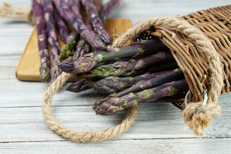 紫色Asparagus在图片