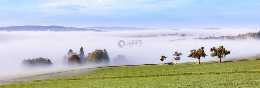 德国黑森Taunus地区风景优美山丘景图片