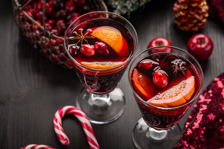 圣诞节用热红酒或蔓越莓热酒图片