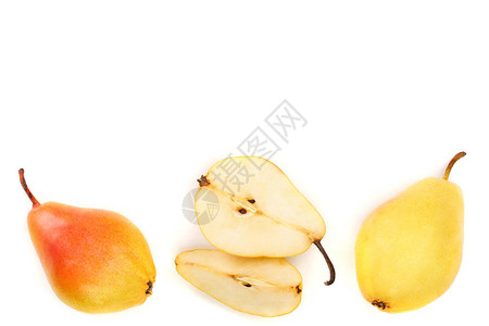 白色背景上隔离的成熟的红色黄梨水果图片