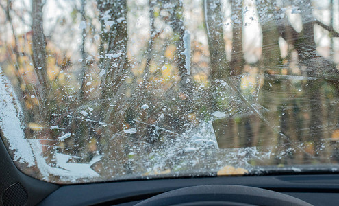 车窗结冰到冬天开始图片
