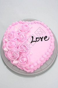 特写粉红色生日蛋糕图片