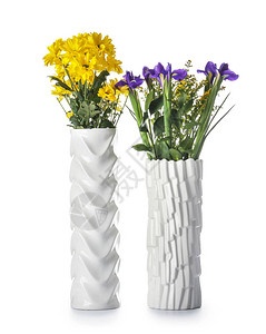 白色背景的陶瓷花朵图片