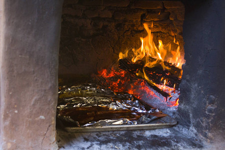 传统木柴炉煤炭烹图片