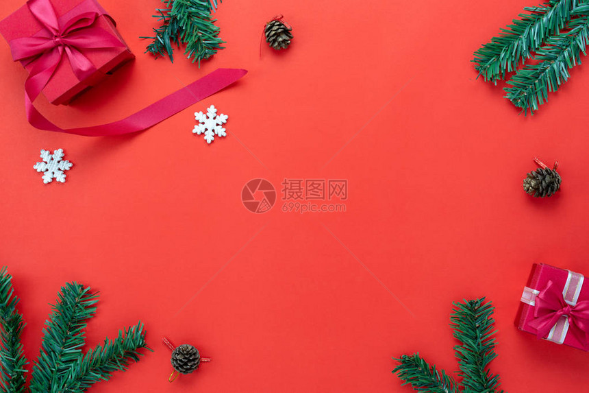 圣诞快乐装饰和新年首饰概念表顶视图图片