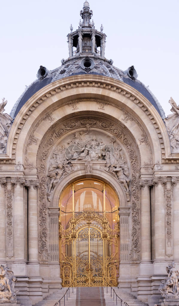 日落时分的大皇宫门面巴黎法国图片