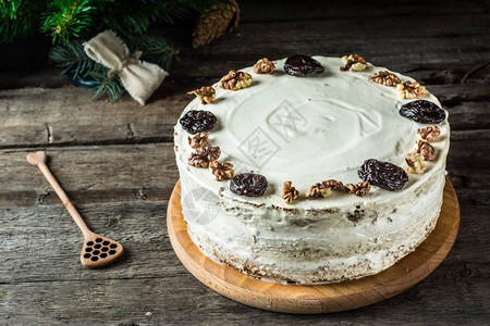 传统的俄罗斯蜂蜜蛋糕冬季组成圣诞照片新年装饰品天使图片