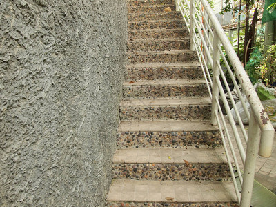城市立交桥的楼梯图片