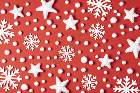 圣诞节模式由白雪花雪和红底的星组成冬图片