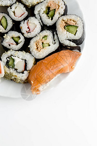 寿司卷着日本食物孤图片