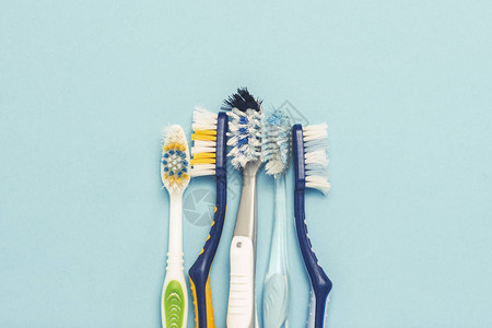 牙刷改变概念口腔卫生大而友好的家庭图片