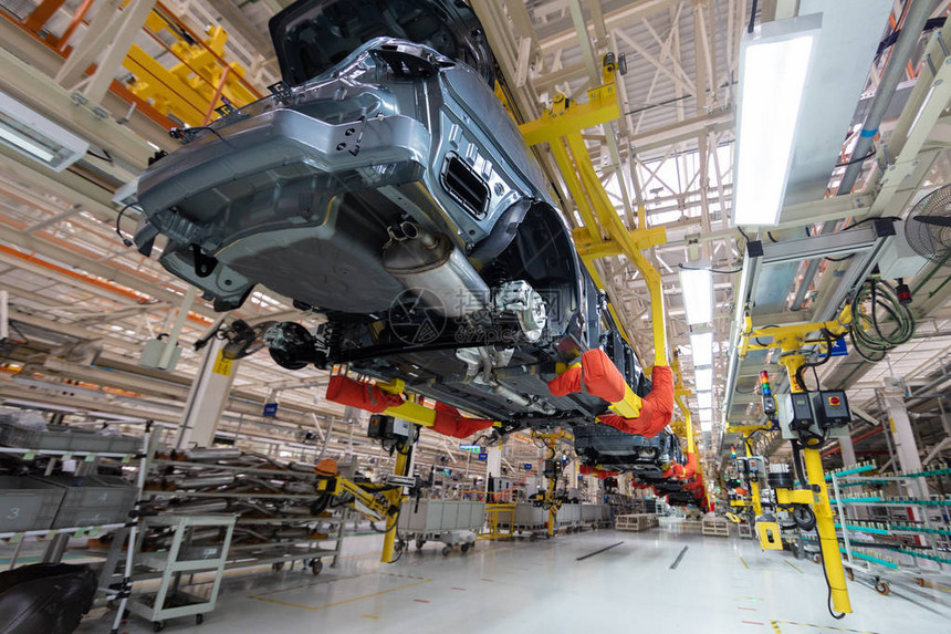汽车自动装配线汽车工业厂生产商店和机器组装底视设备图片