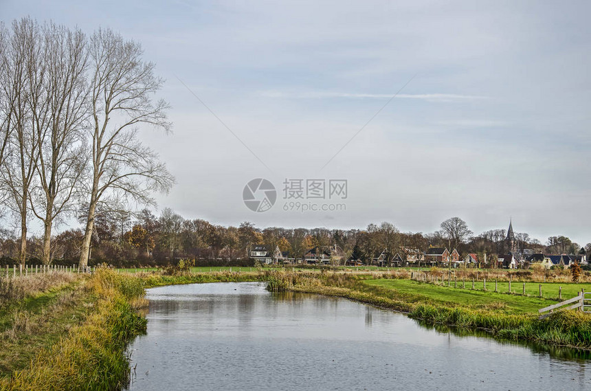 Berkel河与荷兰Almen村的景象背景情况图片