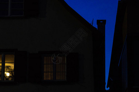 夜深秋夜蓝时天空有历史建筑图片
