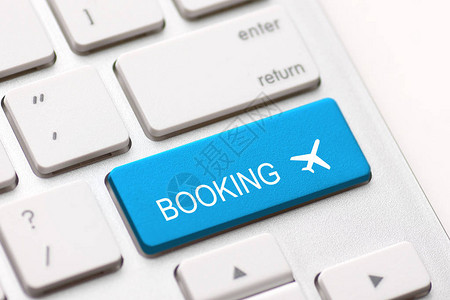 航班预订键盘飞机旅行飞检查购买网站电子机票关键业务概念图片