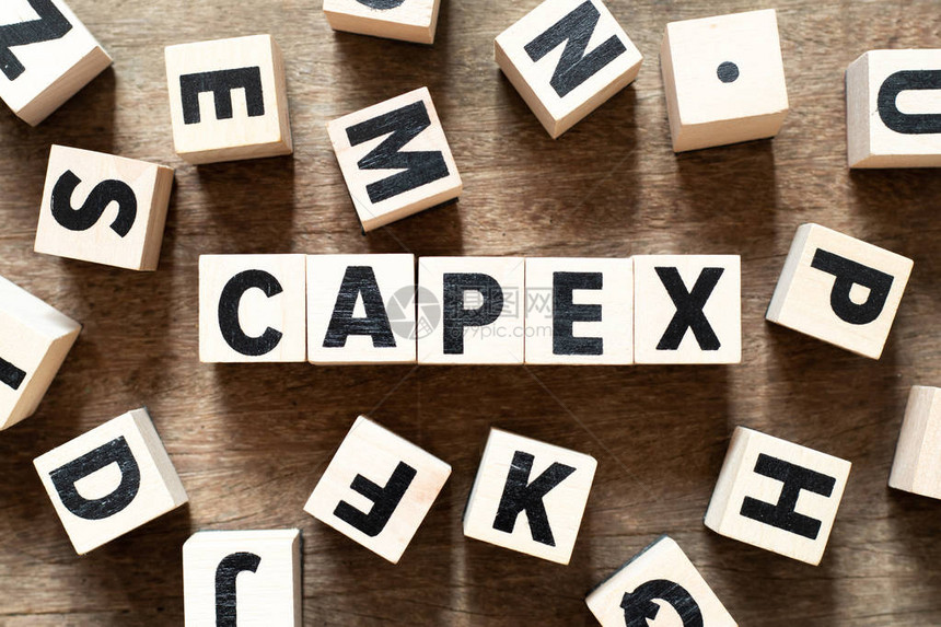 CAPEX资本支出的缩写字木本和另一个字母表的图片