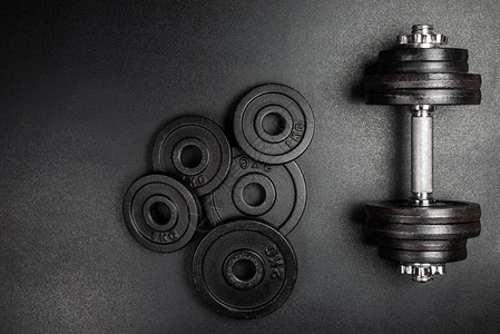 黑色金属健身哑铃重量为1公斤和2公斤图片