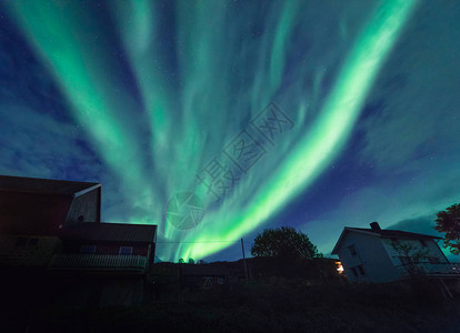 极地北极光北极光天星在斯堪的纳维亚挪威特罗姆瑟图片