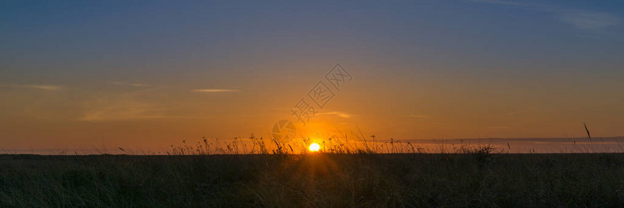 美丽的日落丹麦罗莫全景图片
