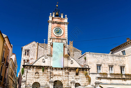 在克罗地亚欧洲的Zadar配有钟塔图片