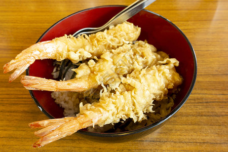 盘子上的虾米Temtur图片