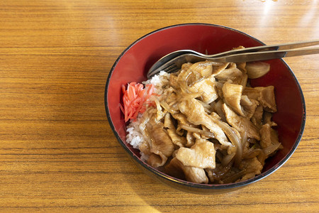 日本猪肉酱饭图片