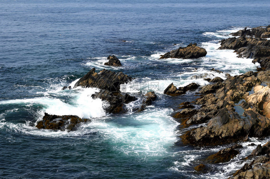 从岩石海岸图片