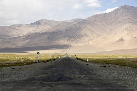 塔吉克斯坦著名的帕米尔高速公路一带图片