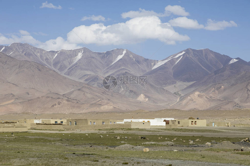 塔吉克斯坦帕米尔公路上的小城镇卡拉库尔Ka图片