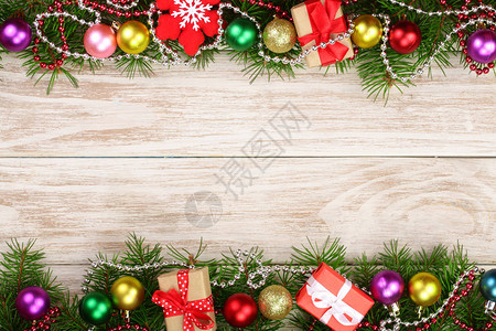 圣诞框架由以浅木制背景装饰的f图片
