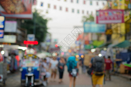 在泰国曼谷KhaoSan公路上与当地人和外籍背包车图片