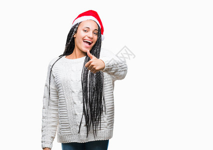 年轻的编织头发非洲裔美国女孩戴着圣诞帽图片
