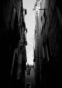 威尼斯阴暗的黑暗街道黑图片